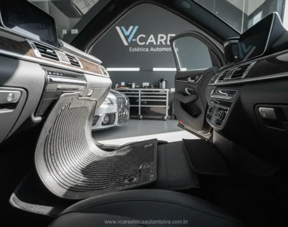 Tapete de carro limpo e seco na VCAR Estética Automotiva